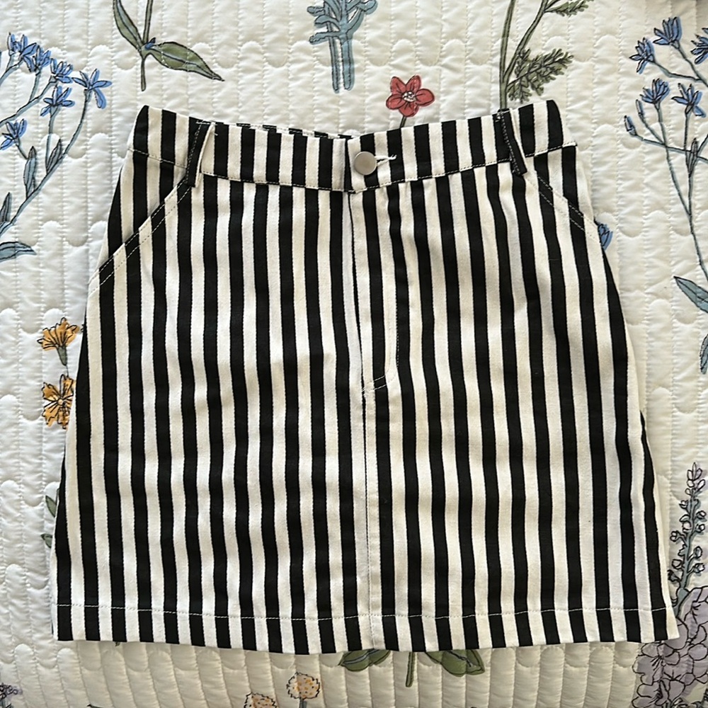 NWT F21 Black/White Striped Skirt
